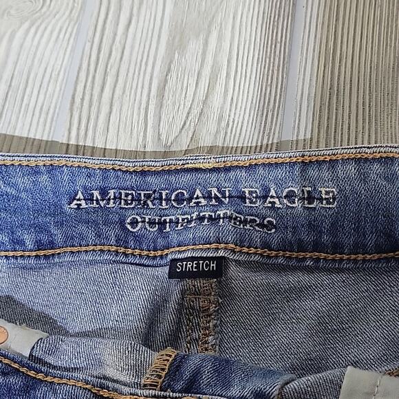 American Eagle Stretch Hi-Rise Shortie Lace Detailed Jean Shorts Size 6 NWT - Picture 3 of 11